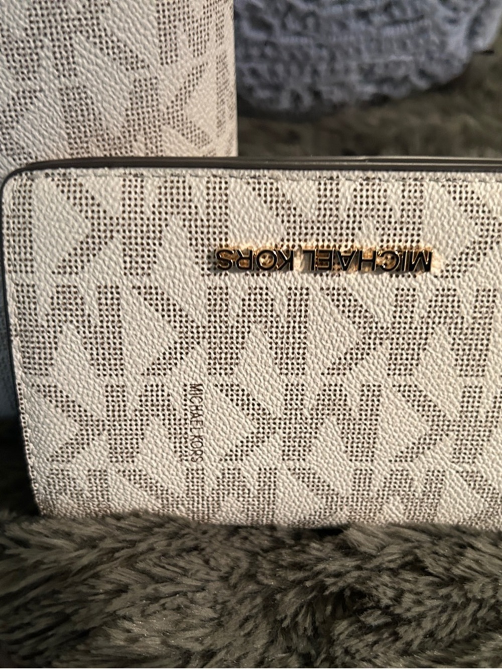 Michael Kors Cream Logo Bucket Shoulder Bag with Brown Trim - Picture 4 of 4
